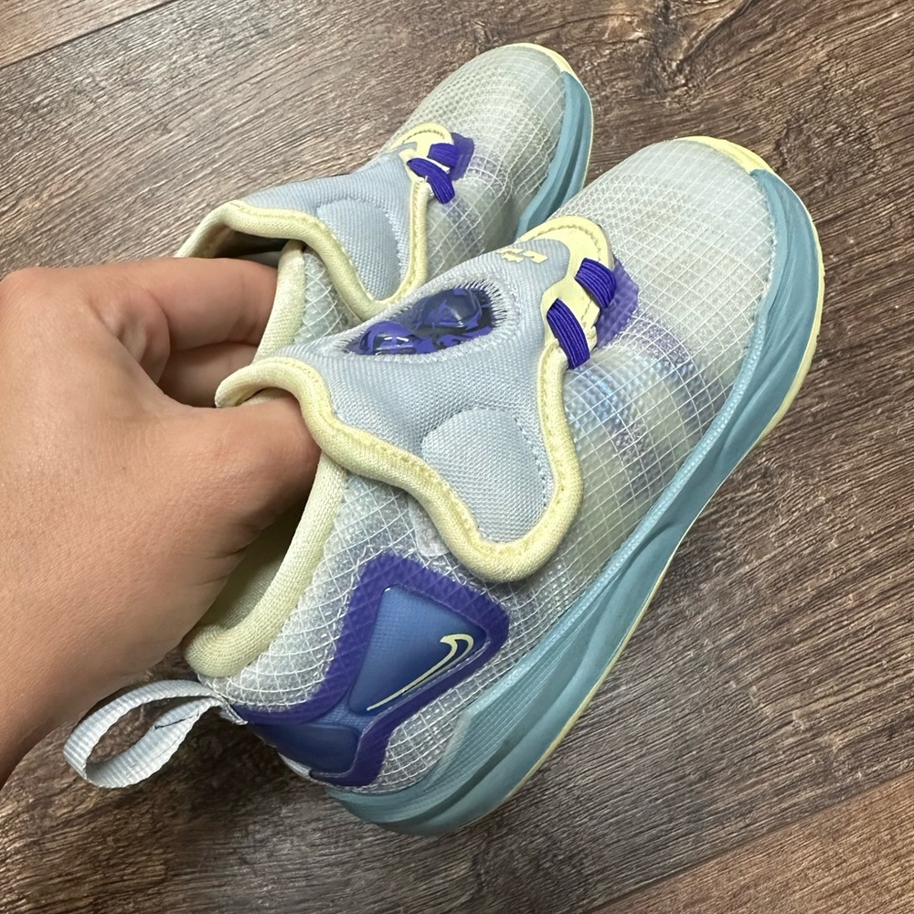 9c Nike Lebron 19 'Easter'